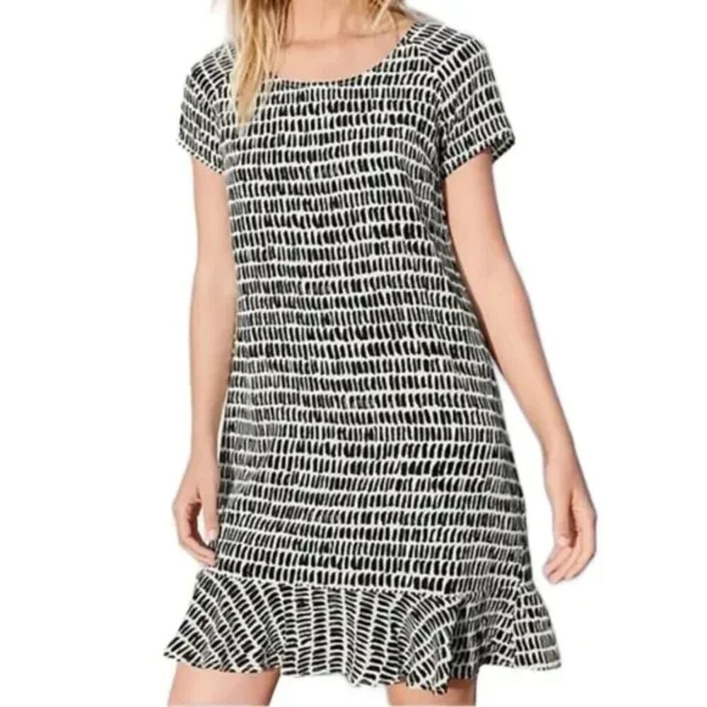 Silk Garnet HIll Size 04 White w/ Black Pattern Shift Dress, Ruffled Hem, Lined